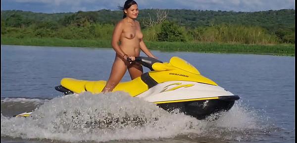  Tigresa Vip faz umas manobra pelada com jetski